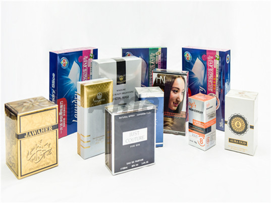 Équipement d'emballage de film cosmétique automatique de parfum Box3D